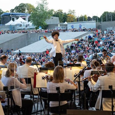 Au pied du Stade olympique, promenade au musée sur des airs d’opéra avec Rafael Payare