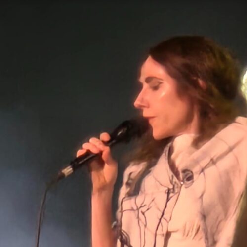 PJ Harvey à la Place Bell: toustes prosterné.e.s devant la papesse