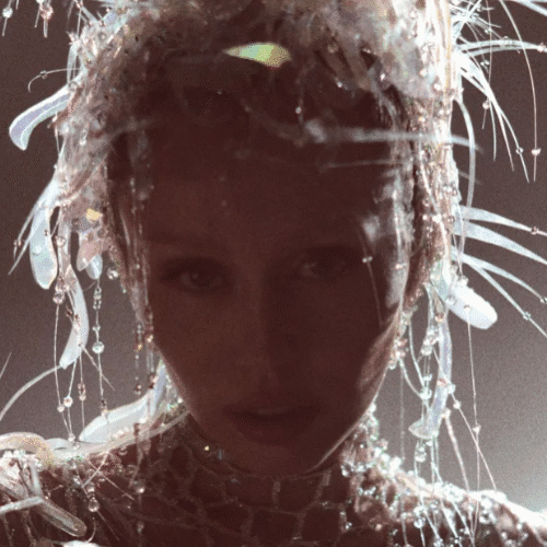 Miley Cyrus – Something Beautiful