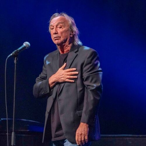 Francos | Claude Dubois,  voix intacte, présence apaisée