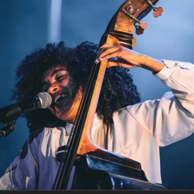 FIJM | Esperanza Spalding Between Two Chairs on the Place des Festivals