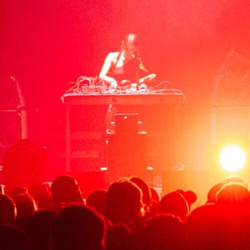 MUTEK | Aurora Halal : techno brute, un disque dur plein de motivation!