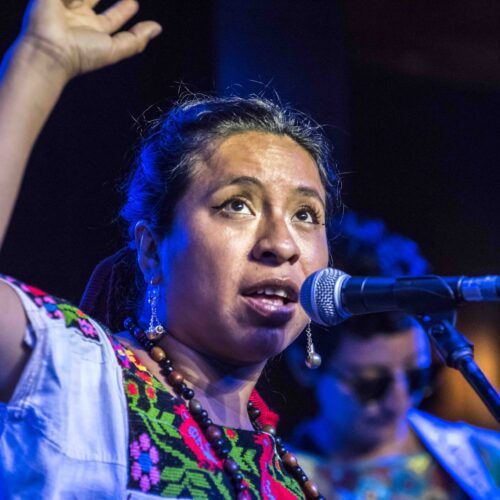 Sara Curruchich in concert : great songstress of mayan roots and feminist intensity