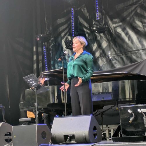 Fête de la Musique 2025 | The feathers of Luc Beauséjour and the character of Julie Boulianne