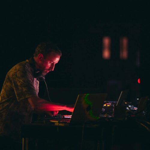 MUTEK | Max Cooper, l’introspection en haute résolution