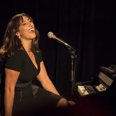 Fête de la musique de Tremblant : Florence K au piano public Québecor