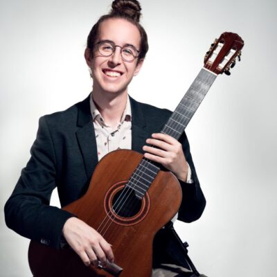 Fête de la musique de Tremblant : Tommy Dupuis – La guitare aux mille sonorités : de Bach à aujourd’hui à la scène Deslauriers