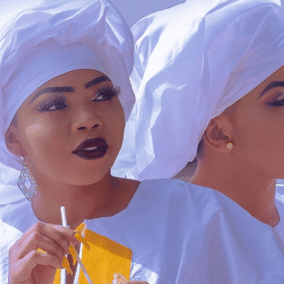 Jumelles d’Afrique au Club Balattou