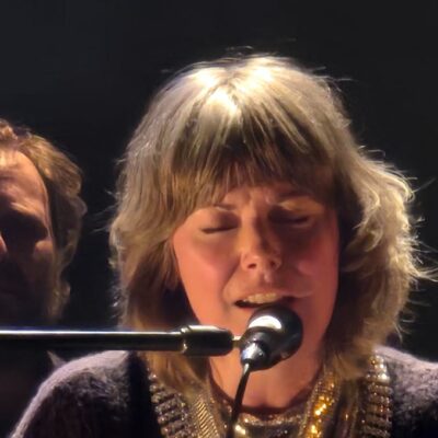 Laurence Hélie Gets Out of Bed: All the Variables of Her Inner Self