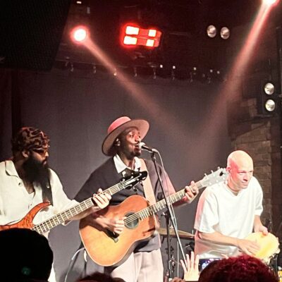 Jota Pê Enchants Montreal: Between Laughter, Stories, and Emotion