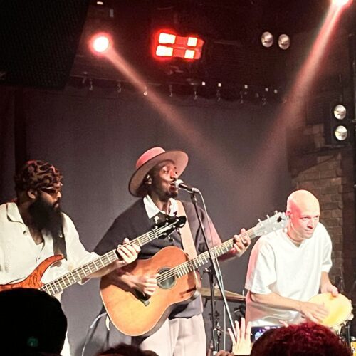 Jota Pê envoûte Montréal : entre rires, histoires et émotions