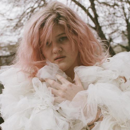 Grace Ives Is the Not So Shy ‘Girlfriend’