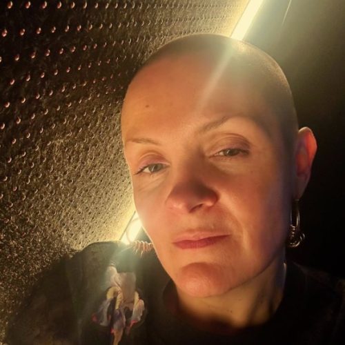 SAT | Flore et ses chapeaux de DJ, productrice, pédagogue