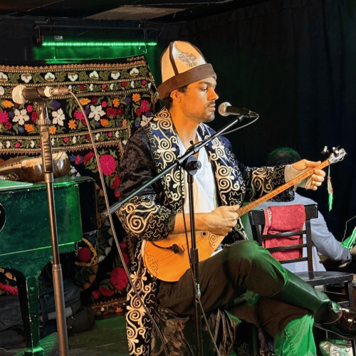 Festival Orientalys : Alex Iskandar, l’âme du komuz au Quai de l’Horloge