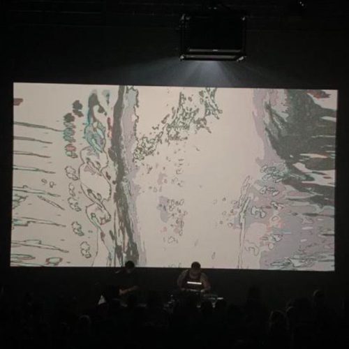 MUTEK 2026 | Pliq suggère Fixate: tension entre les niveaux de lisibilité