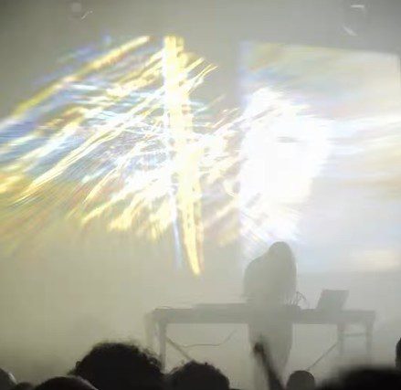 MUTEK 2026 | Rival Consoles sur scène, le cœur de la soirée commence à battre
