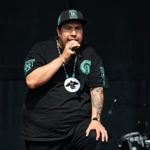 Présence autochtone : Big Tones à la Place des Festivals