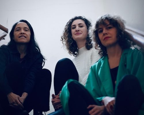 Flux 2026 | No Hay Banda invite Erika Angell et rend hommage à Suoni per il popolo